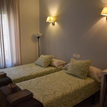 Hostal Rofer Madrid Exteriör bild