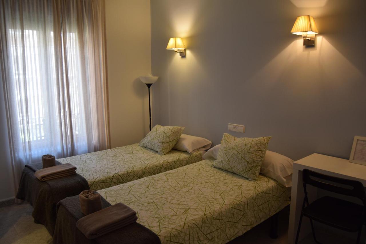 Hostal Rofer Madrid Exteriör bild