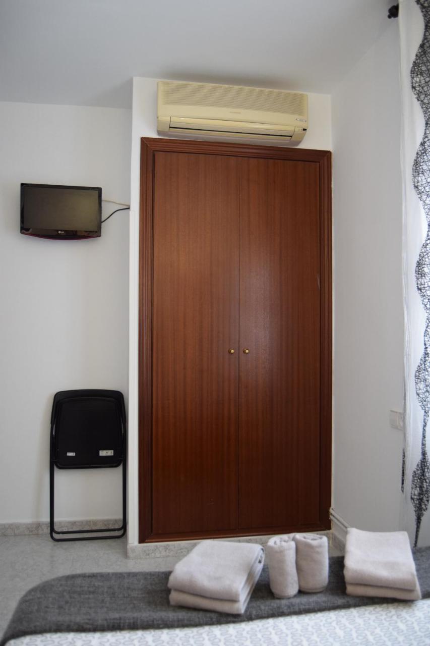 Hostal Rofer Madrid Exteriör bild