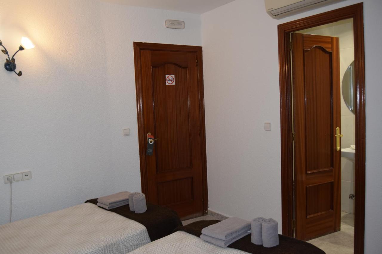 Hostal Rofer Madrid Exteriör bild