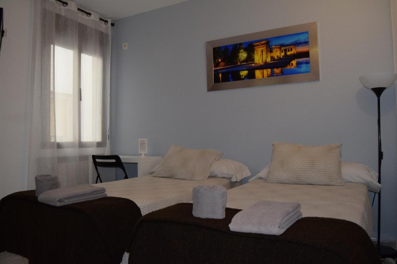 Hostal Rofer Madrid Exteriör bild
