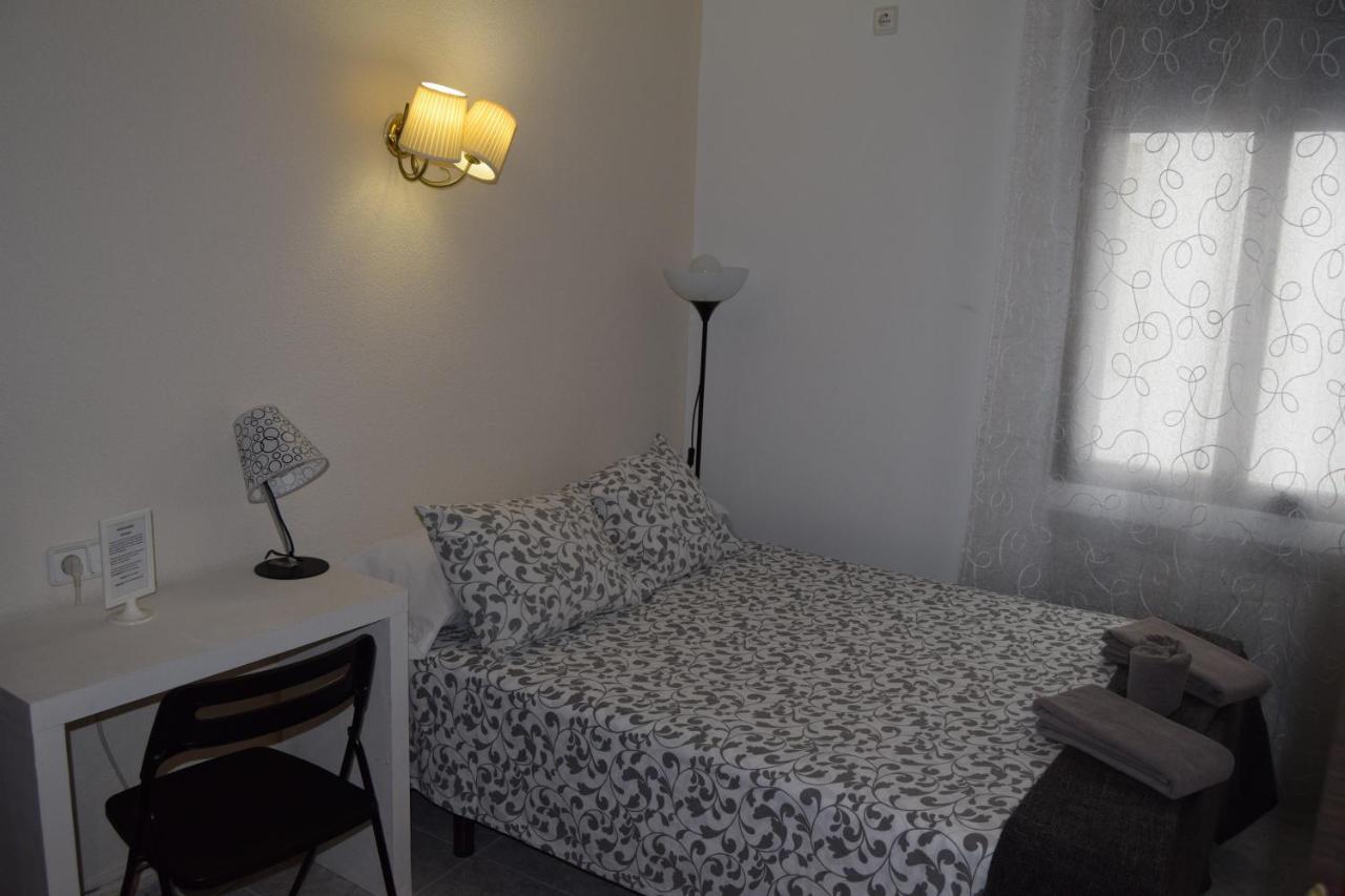 Hostal Rofer Madrid Exteriör bild