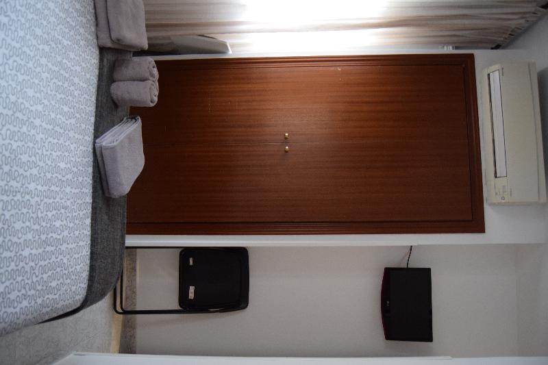 Hostal Rofer Madrid Exteriör bild