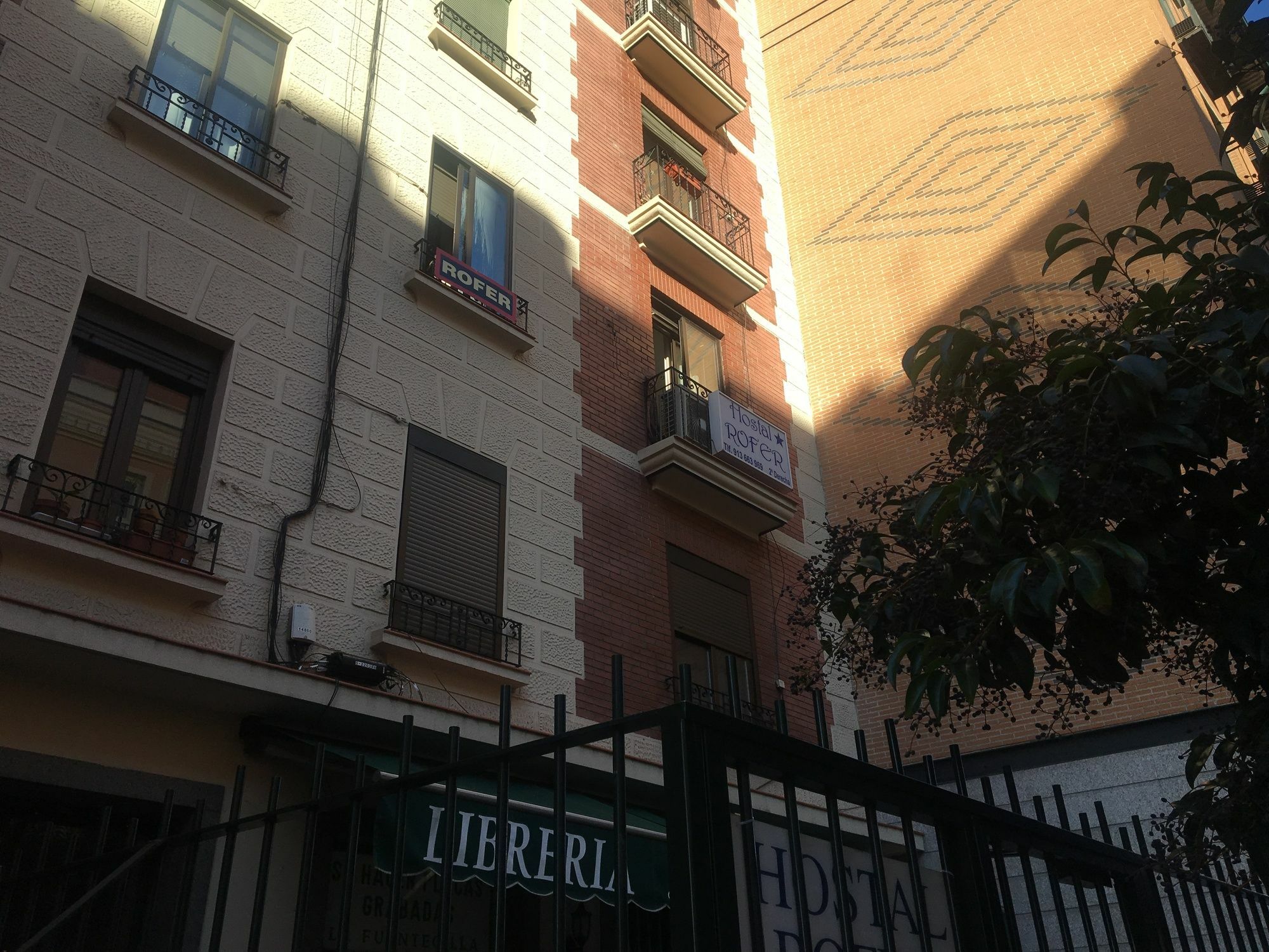 Hostal Rofer Madrid Exteriör bild