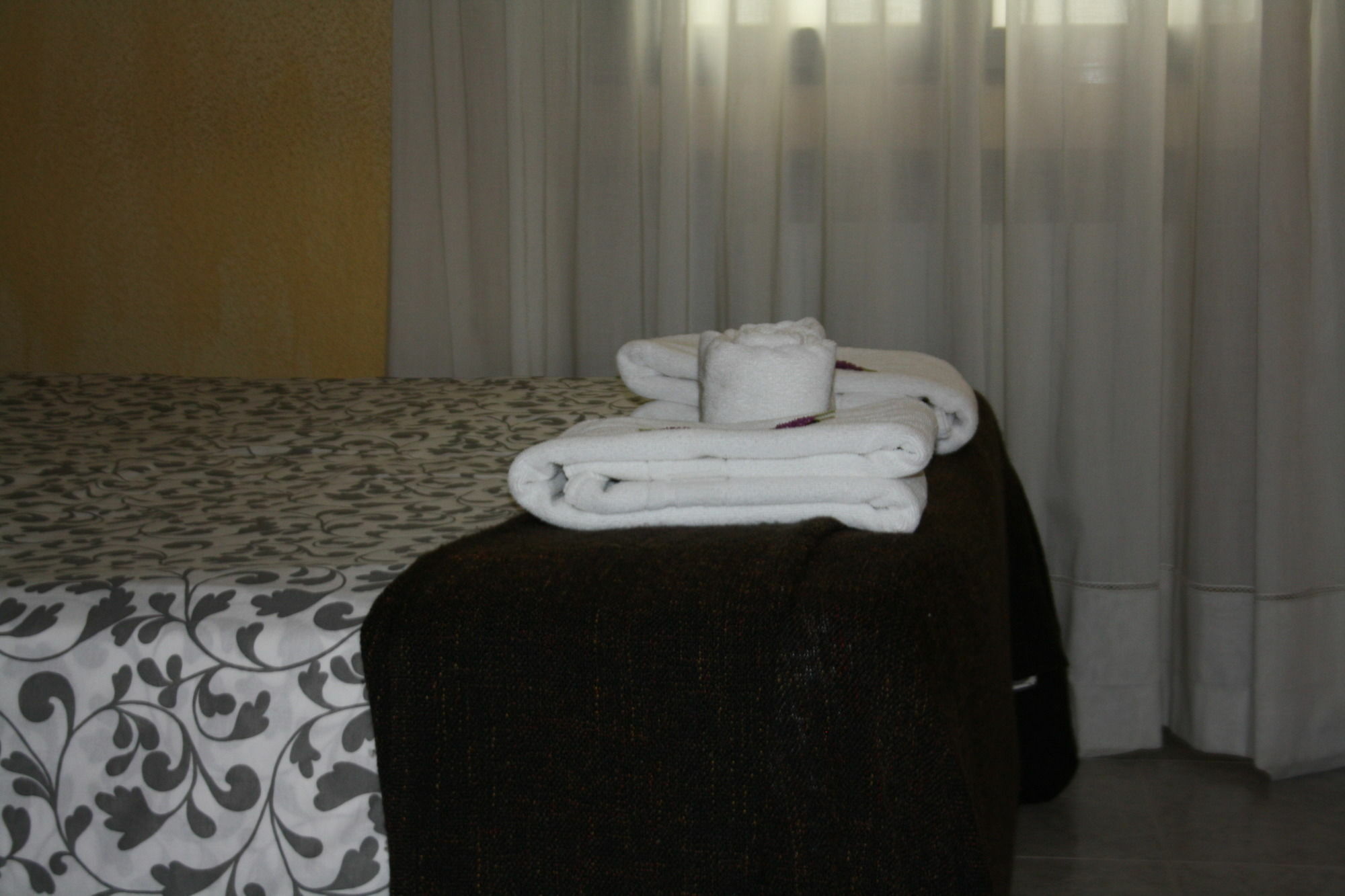 Hostal Rofer Madrid Exteriör bild