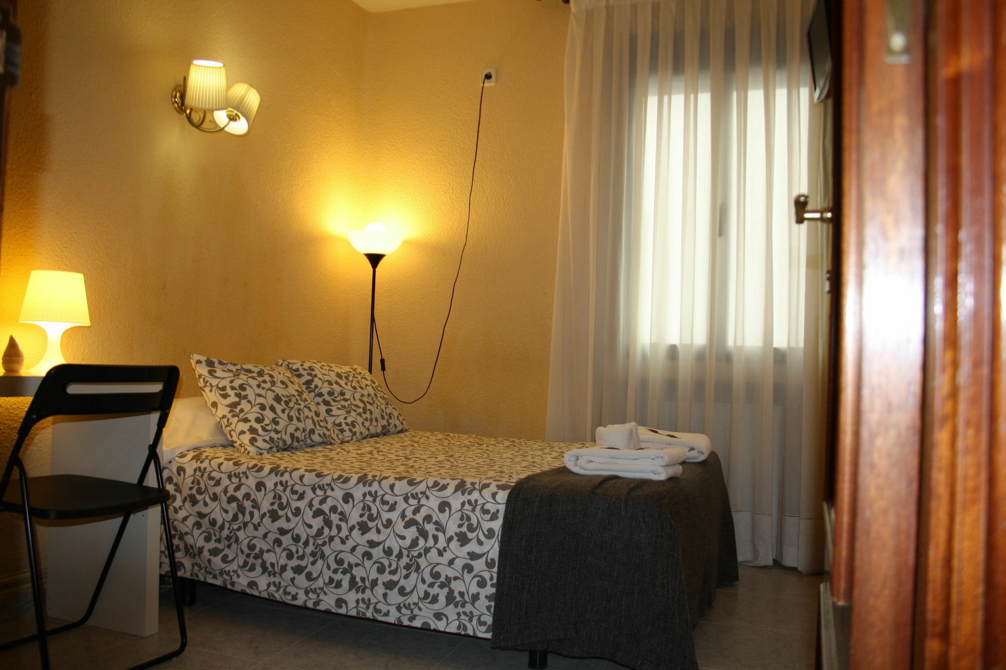 Hostal Rofer Madrid Exteriör bild