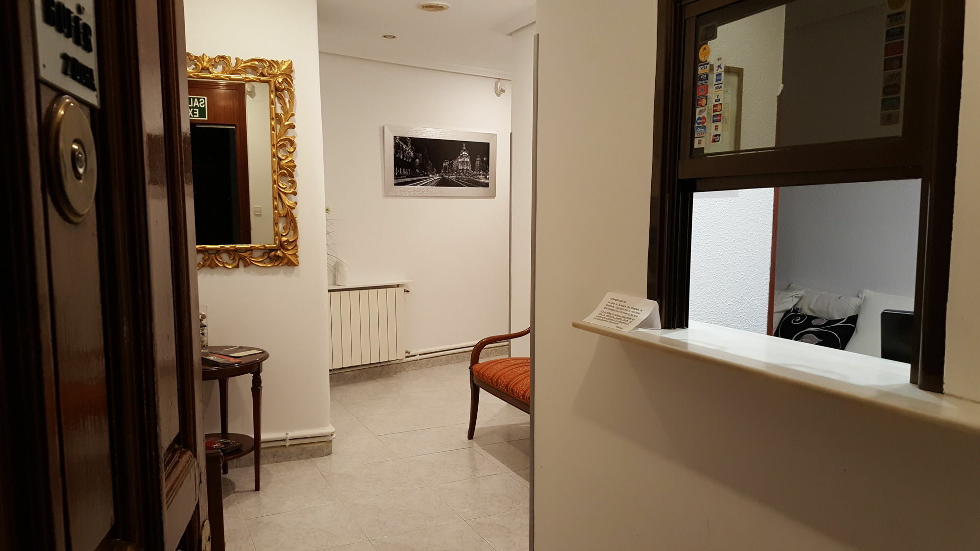 Hostal Rofer Madrid Exteriör bild